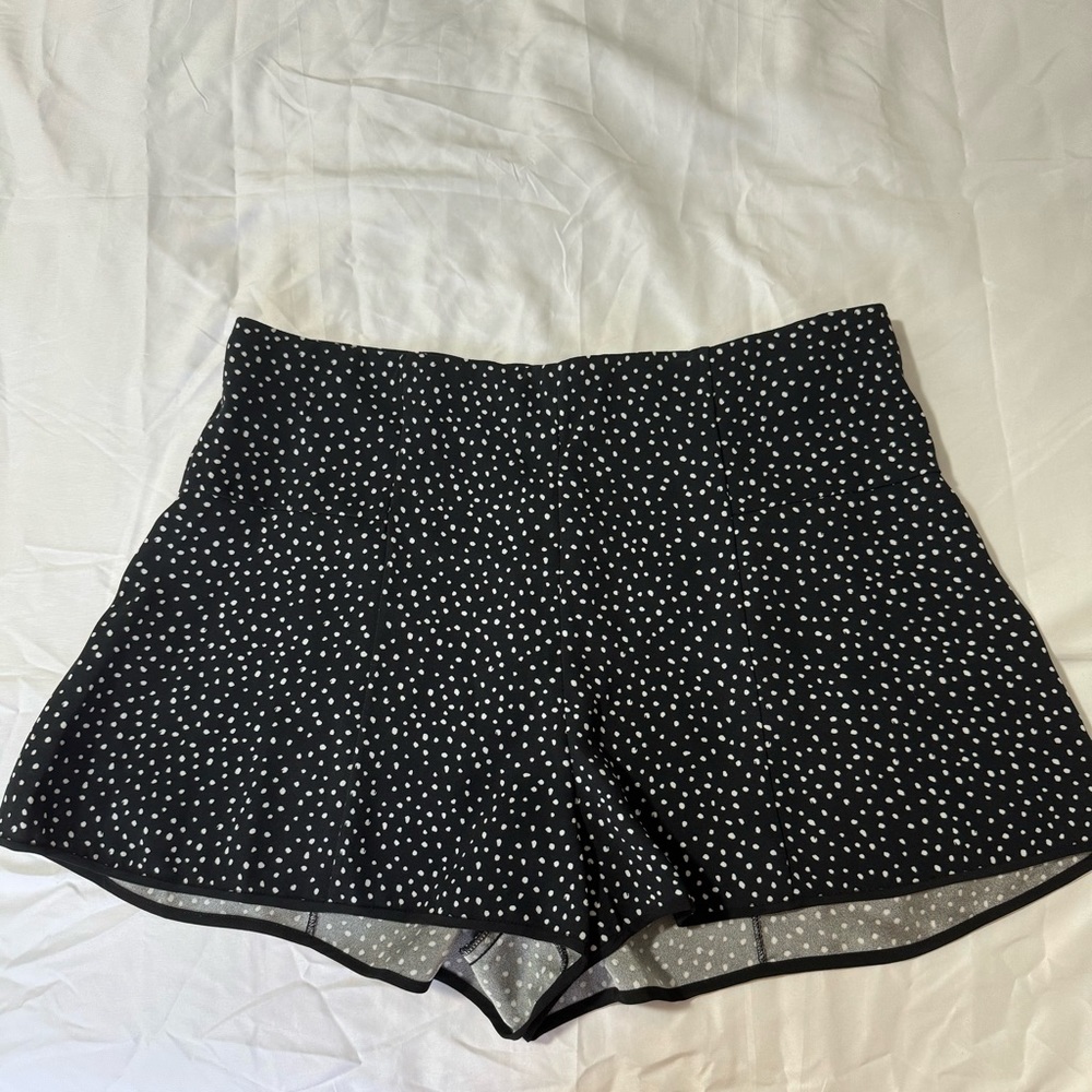 Aritzia crepe mini shorts
